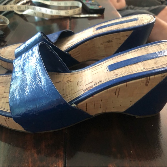 3/$25 BANDOLINO 8.5 Royal blue wedge sandals - Picture 11 of 11
